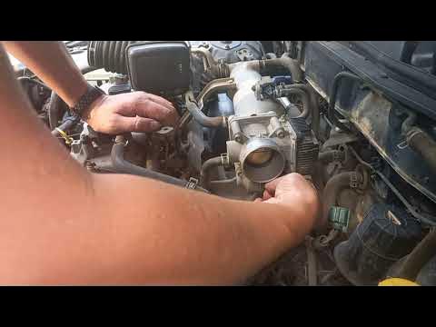 Чистка дроссельной заслонки на ниссан альмера классик. - YouTube