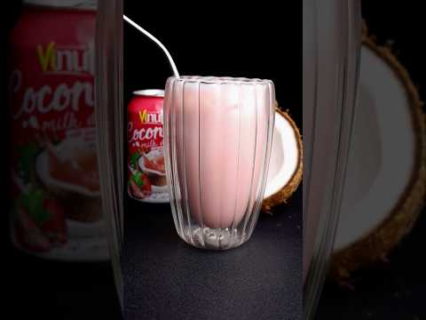 STRAWBERRY + COCONUT = PERFECT SUMMER DRINK 🍹 🥥🍓😋🍷#shorts #viralshort #strawberry #coconut