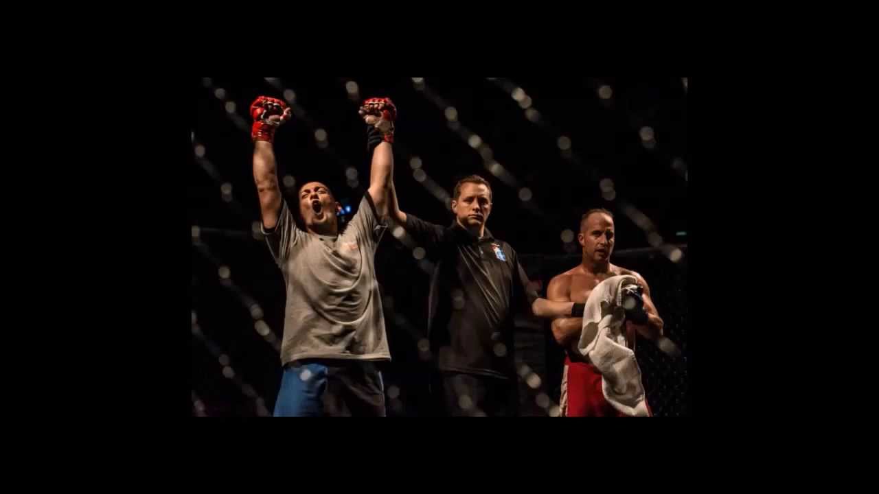 Peruvian Neck Tie in cage match by White Belt.
