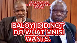 BALOYI ONTDEKT HOE KLEIN ADVOCAAT CHARLES MNISI IS! 😆