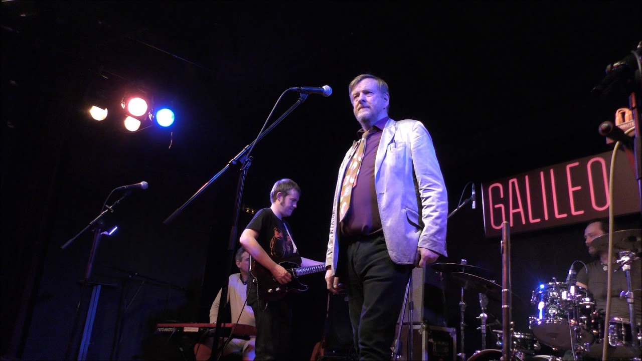 BMX Bandits -  Girl at the bus stop (Madrid Popfest 2018)