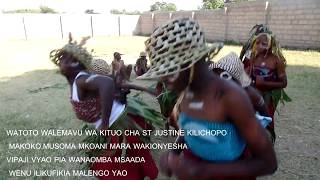 Watoto ST JUSTINE walivyofanya maonyesho mafupi na mazur