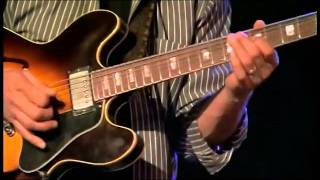 Larry Carlton Trio - The Paris Concert Live DVD Sample chords