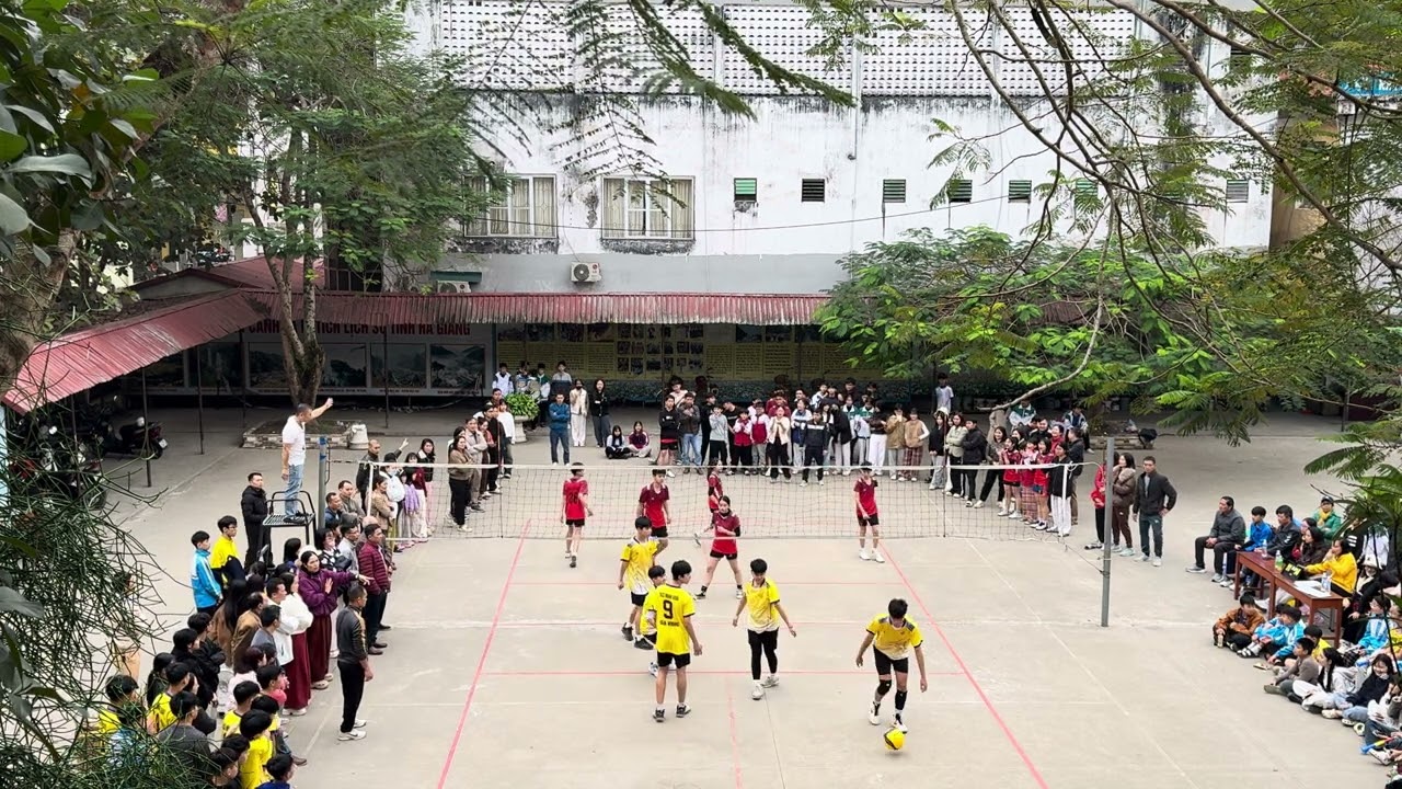 KHAI MẠC GIẢI BÓNG CHUYỀN HƠI HS : THCS MINH KHAI GẶP THCS LÊ QUÝ ĐÔN