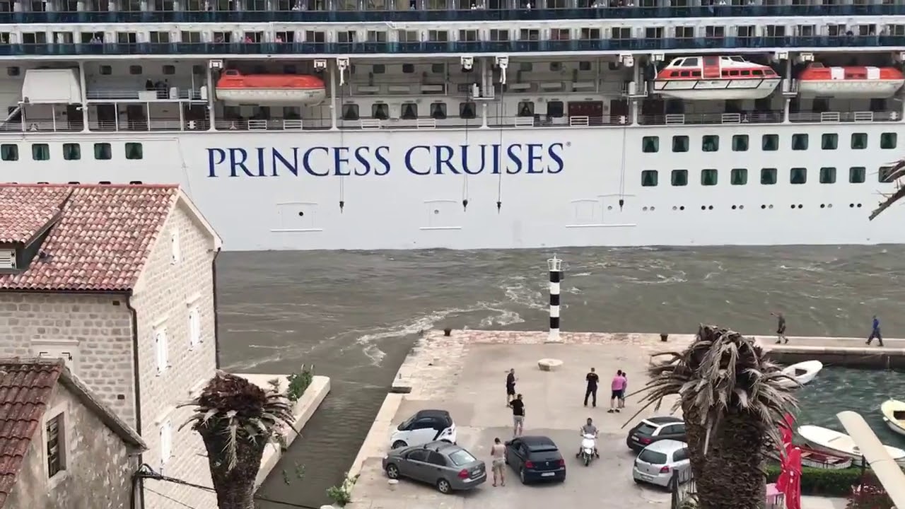 Sudden Wind Change Force Crown Princess Dangerously Close To The Pier Crew Center