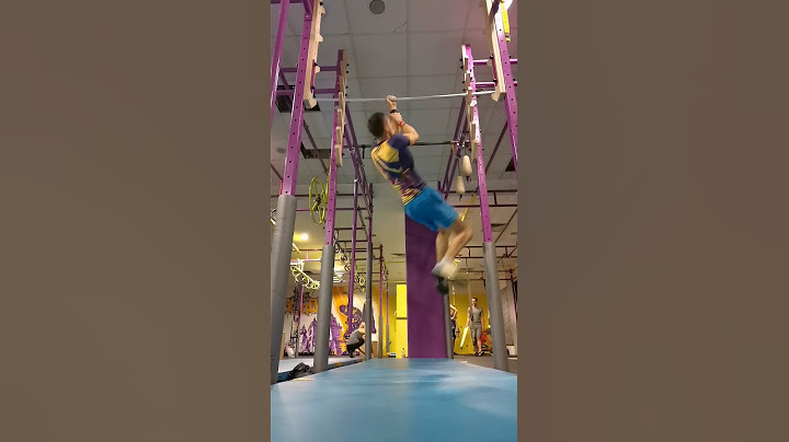 Trening pod Ninja Warrior #2 Flaga na 4,5m rampie, Lot 3m ufo + Back flip,  Salmon - jedną ręką