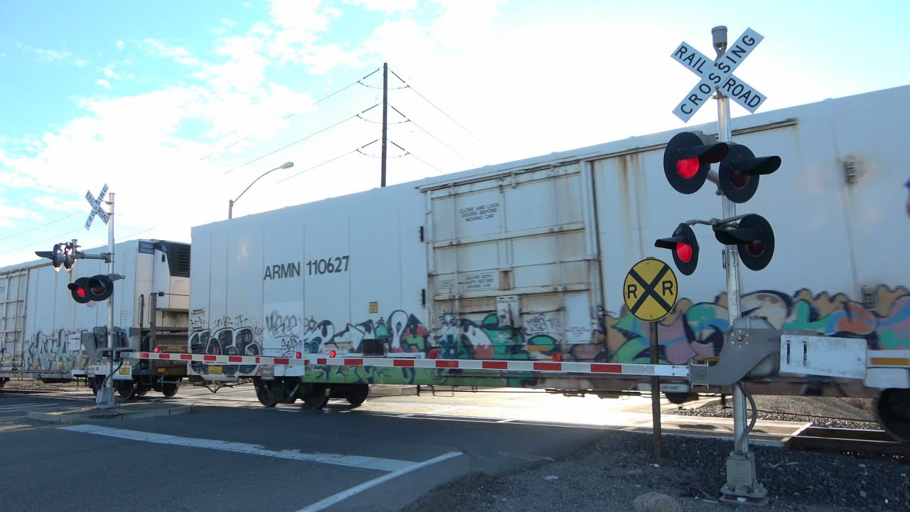UP 8779 Manifest Train North, Athens Ave. Railroad Crossing, Lincoln CA ...