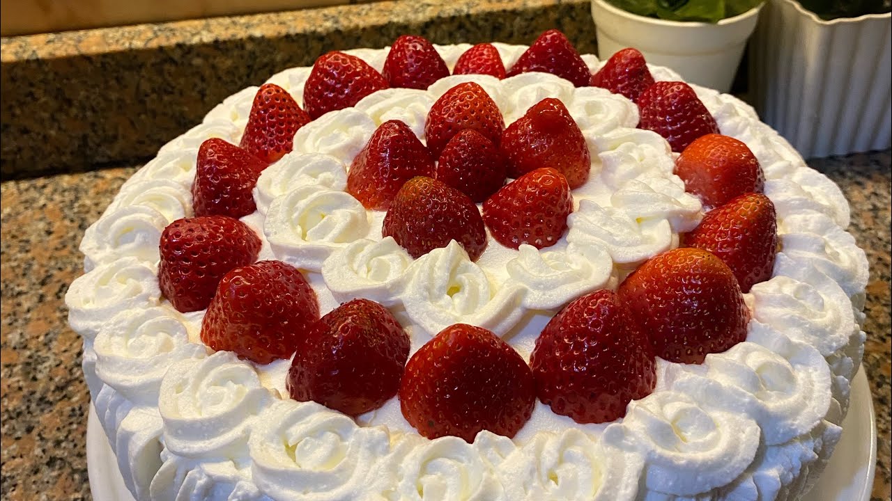 تورتة فراولة خطيرة 🍓🍓😍 #تورته #فراولة #viralvideo #foryou #birthdaycake 