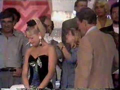 Xuxa vira a cara para o pai no último Xou da Xuxa 1992