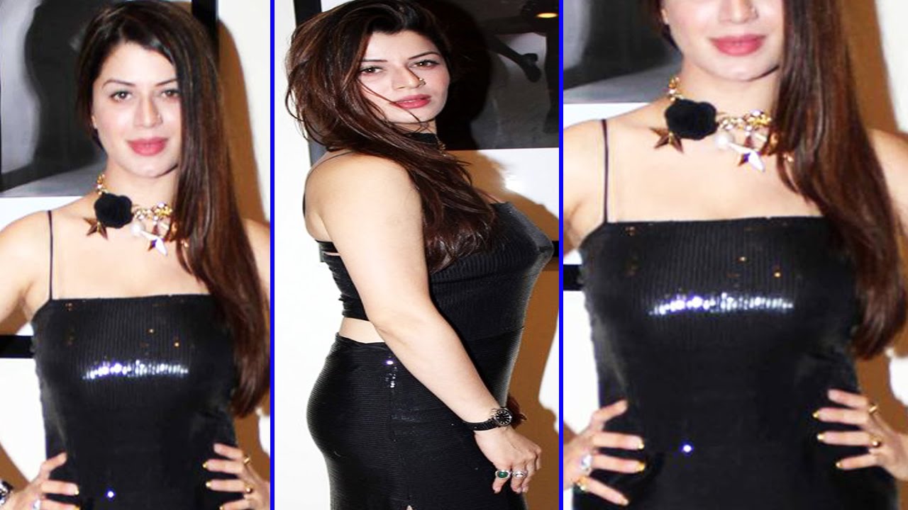 1280px x 720px - Kainaat Arora Looks Gorgeous in Backless Black Gown - YouTube