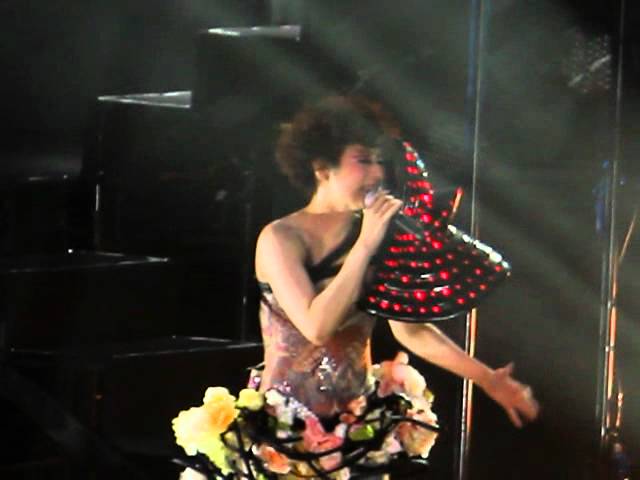 Смотреть «上帝早已預備 @ Love Mi 鄭秀文世界巡迴演泊唱會澳門站 2011/07/10» на YouTube Смотреть «上帝早已預備 @ Love Mi 鄭秀文世界巡迴演泊唱會澳門站 2011/07/10» на YouTube