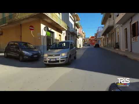 Video Fuggono allalt della Polizia, ma vengono fermati dopo un breve inseguimento
