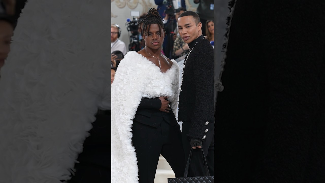 Now that’s how you make an entrance - Jeremy Pope wears a custom Balmain cape for the 2023 #MetGala