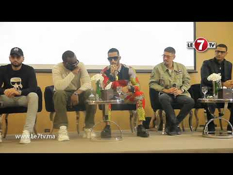 لقطة طريفة من النجم المصري محمد رمضان تجاه أحد الصحفيين في الندوة الصحفية ل نجوم في جامع لفنا