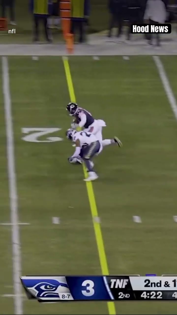 He turned this into a first down #hoodnews #calebwilliams #keenanallen #chicagobears #seahawks #omg