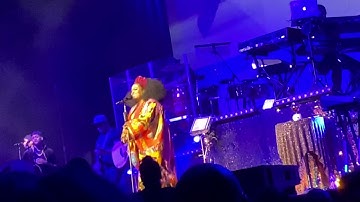 Jill Scott performs Slowly Surely LIVE