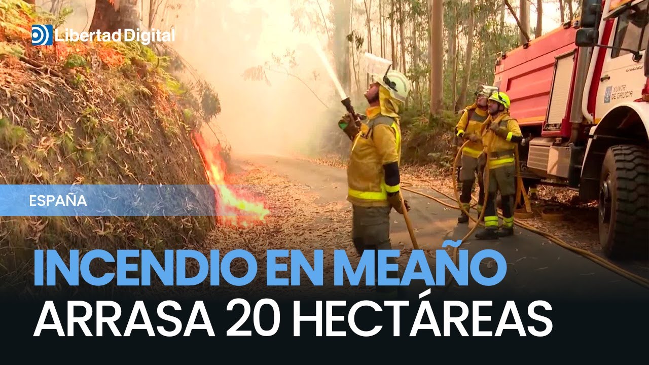 Un aparatoso incendio en Meaño arrasa 20 hectáreas y amenaza la ría