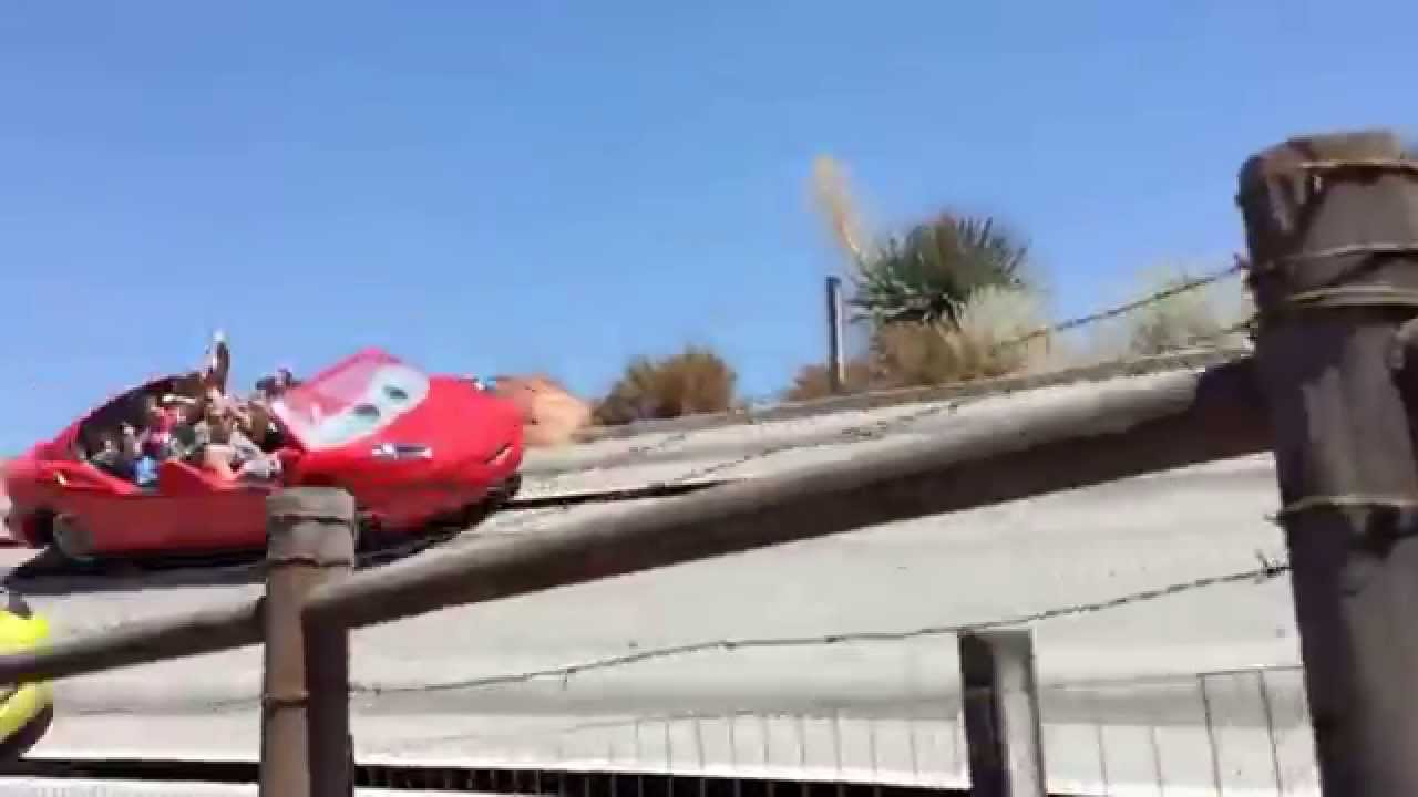 時速約65km ロサンゼルス ディズニー カーズ アトラクション ラジエータースプリングス Radiator Springs Racers Youtube
