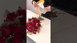 red rose bouquet flower wrapping #bouquet #florist #flowerarrangement #shorts