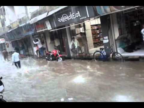 gondal-gundala-street-in-flood