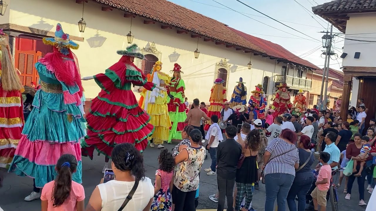 Gigantonas y toros De Sutiaba Desfile