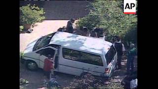 USA: BRENTWOOD: OJ SIMPSON RETURNS HOME