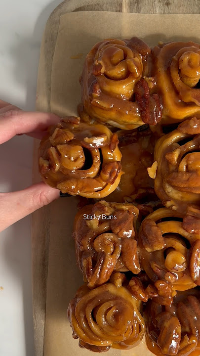 Sticky Buns - Caramel Pecan Cinnamon Roll 🥮 #cinnamoroll #caramel #yummy #dessert #recipe #cinnabon