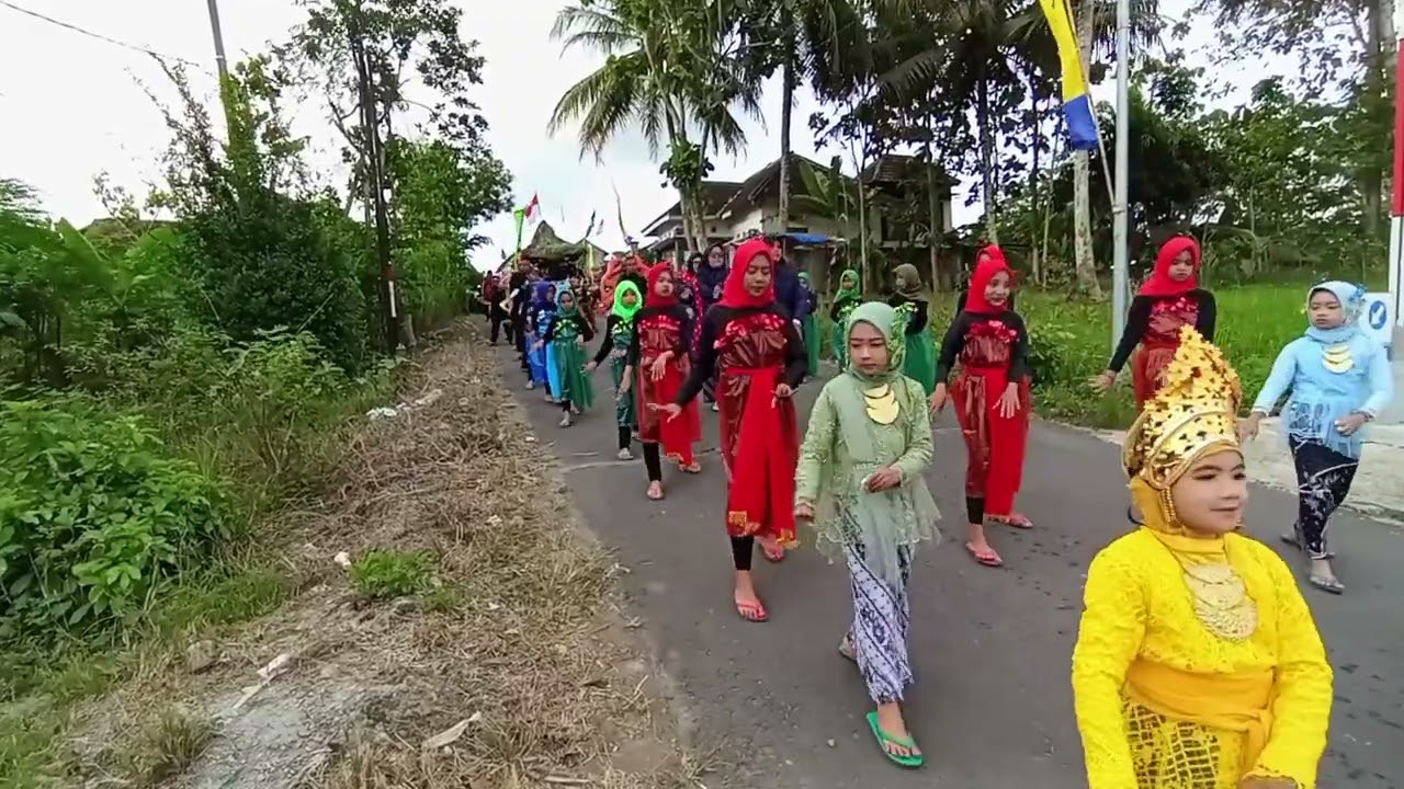 Mi Miftahul Huda Ngeni kec Wonotirto tari Ande Ande Lumut #tari #karnaval #karnavalterbaru #viral 