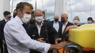 Marseille: Emmanuel Macron à bord d'un navire de recherches archéologiques | AFP Images