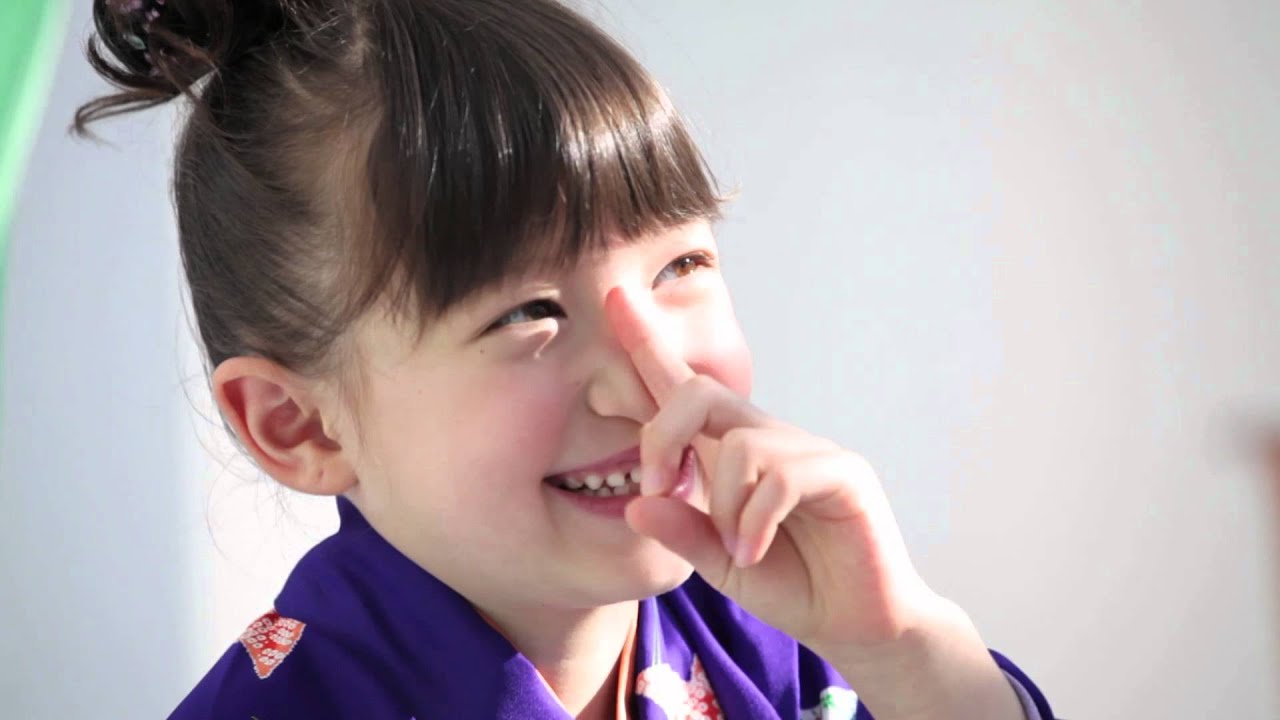 モスバーガーcm女優 Mos クリームチーズガール の女の子は誰