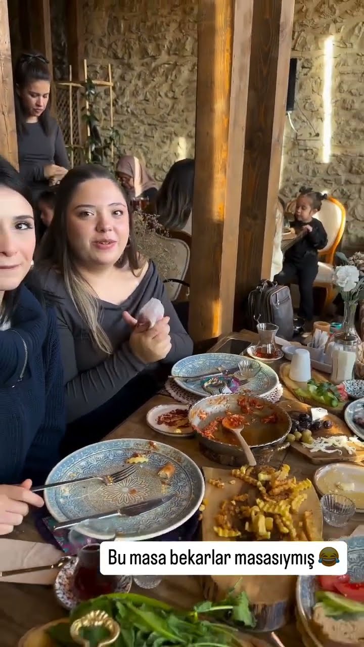 Bu masa bekarlar masasıymış?