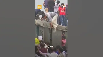 مغامرة مميتة حكومة بنغلاديش تسعى لحظر السفر على أسطح القطارات 