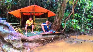 drenched in heavy rain, spent the night in a bamboo cabin by the river, slept soundly until morning