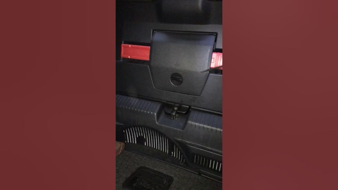 How to open a broken VW rear tailgate كيفية فتح الصندوق الخلفي المتعطل