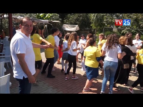 საზაფხულო სკოლა სახელწოდებით - ლიდერთა აკადემია