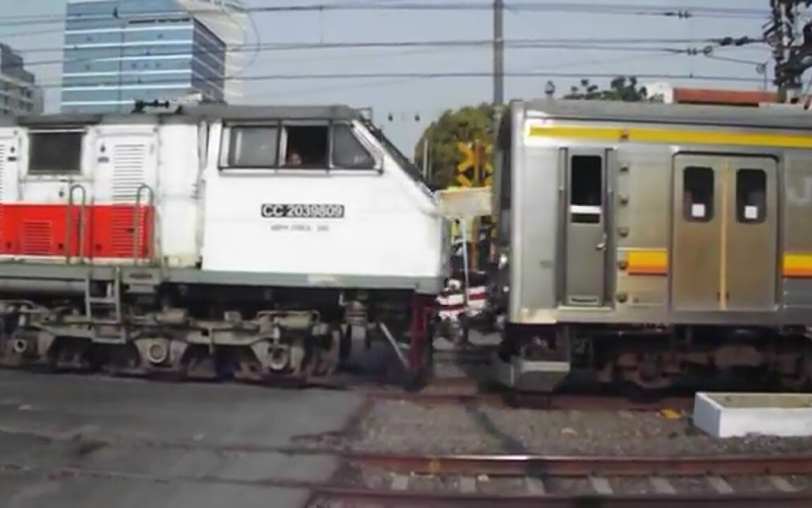 Kereta Luar Biasa : Kirim KRL Baru Dari Jepang