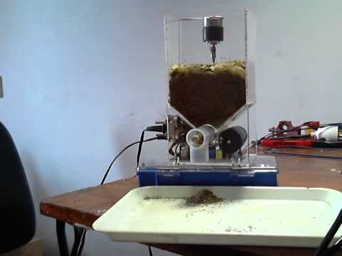 automatyczny karmnik rybek DIY auto feeder fish - YouTube