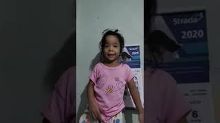 Gadis kecil...makin pintar hitungnya.berhitung dengan bahasa inggris