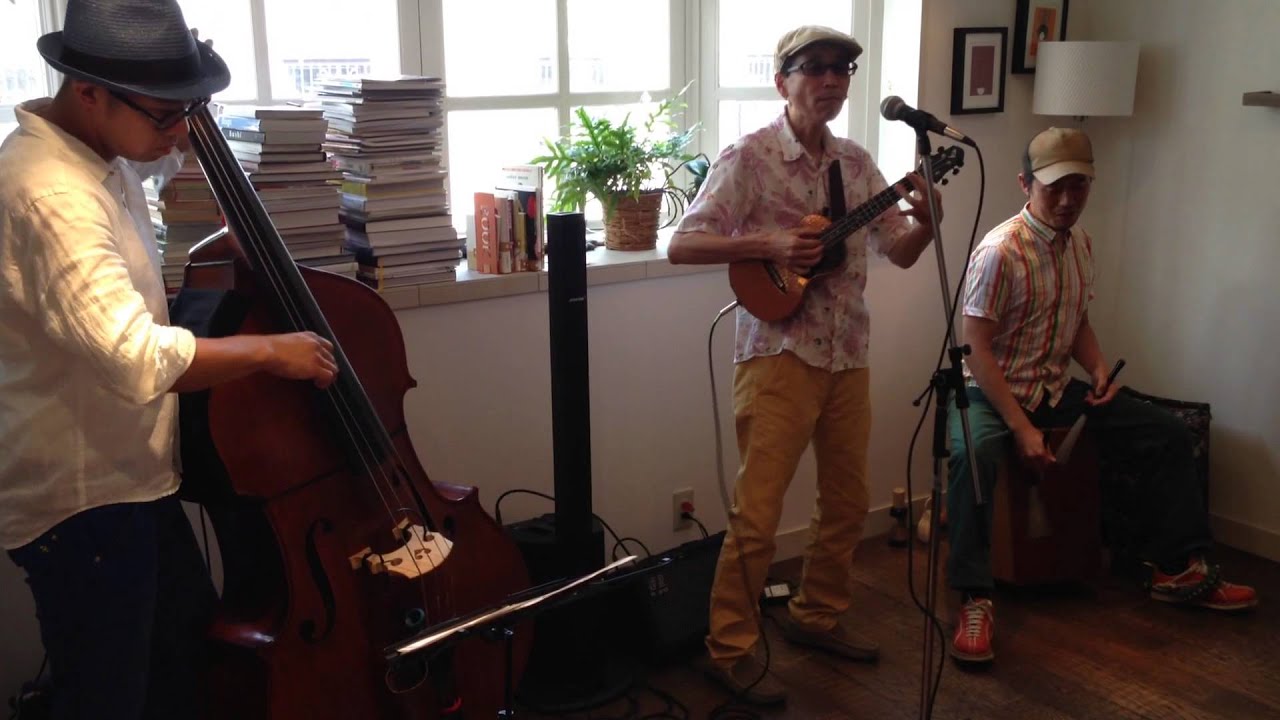 UKULELE SWING TRIO LIVE at cafe tuoli
