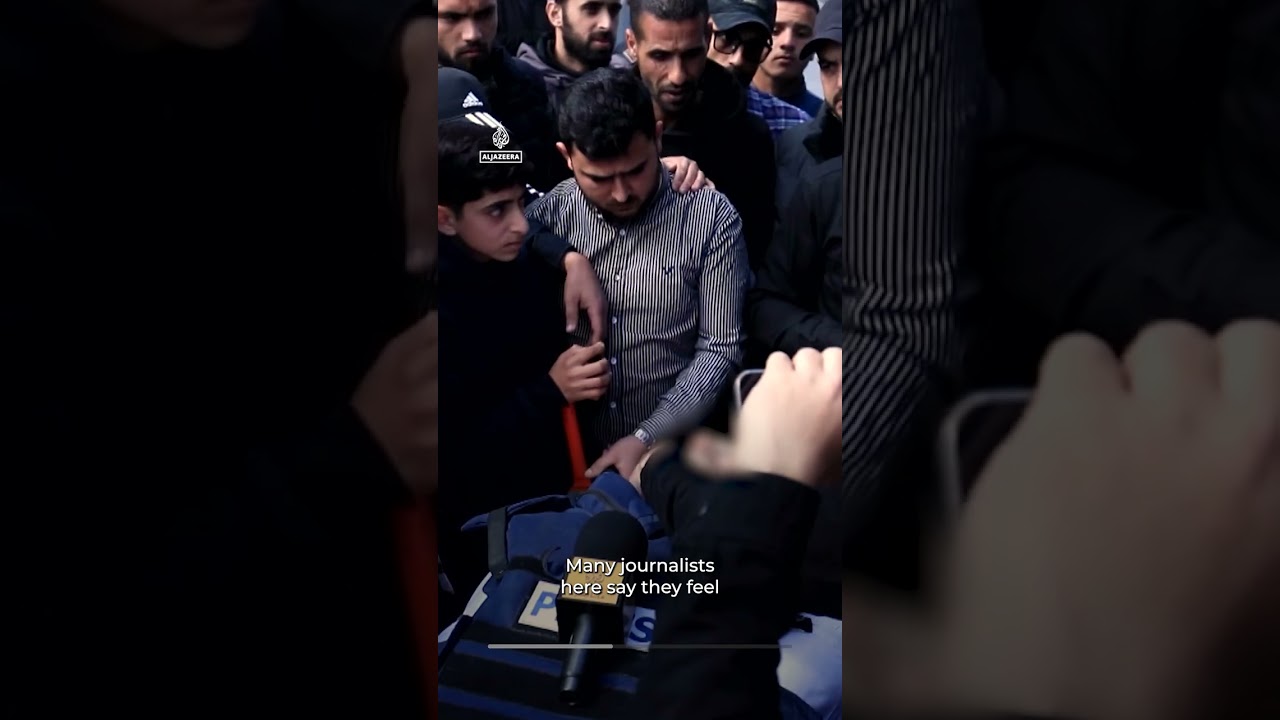 ووري جثمان محمد ويشاه، مراسل قناة الجزيرة، الذي قُتل في غارة إسرائيلية، الثرى | AJ #shorts
