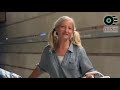 Mujer sin hogar sorprende con su voz y se vuelve viral 🎤