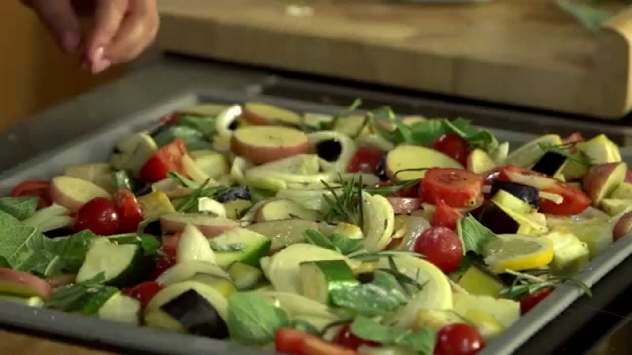 Olajbogyós rúd és tepsis sült tarja idény zöldségekkel