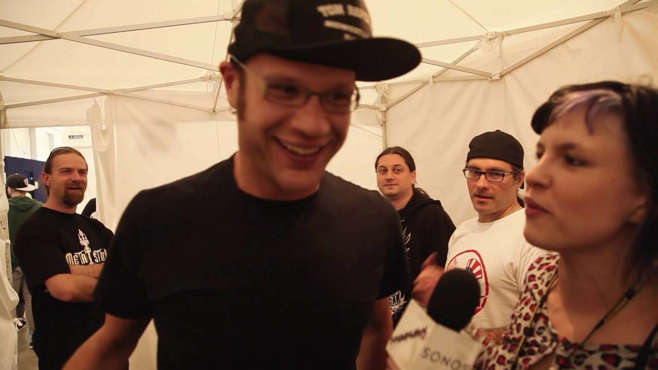 Josh Homme (Queens of the Stone Age), Brent Hinds (Mastodon) & Adam D (Killswitch Engage) Backstage