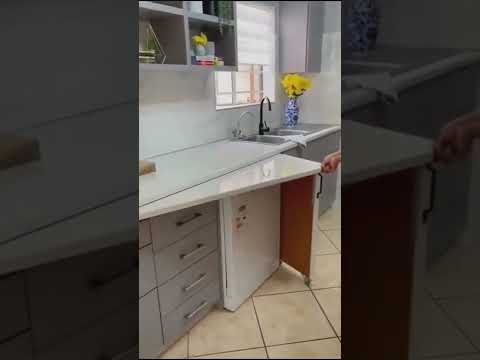 اذا مطبخك صغير و ما يمديك تحطين جزيرة بالنص سوي الكاونتر المخفي