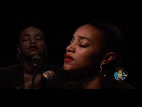 Alice Smith - Moving Lights (Live In Philly)