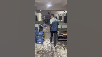 CNC machining 不管跟著他能不能賺到錢，一天非抽他半包華子不行，我Boss cnc加工中心 機械加工制造 精密加工 工廠實拍視頻 生產車間現場