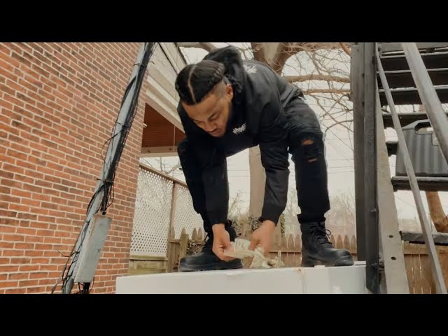 Смотреть «Aeezy.no.Fuggazi-Draw-prod-by-laykx(freestyle)» на YouTube