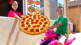 제니와 앤드류와 함께하는 피자 드라이브스루 역할 놀이 | 어린이들이 피자를 굽고 배달하는 장난감 음식 가게