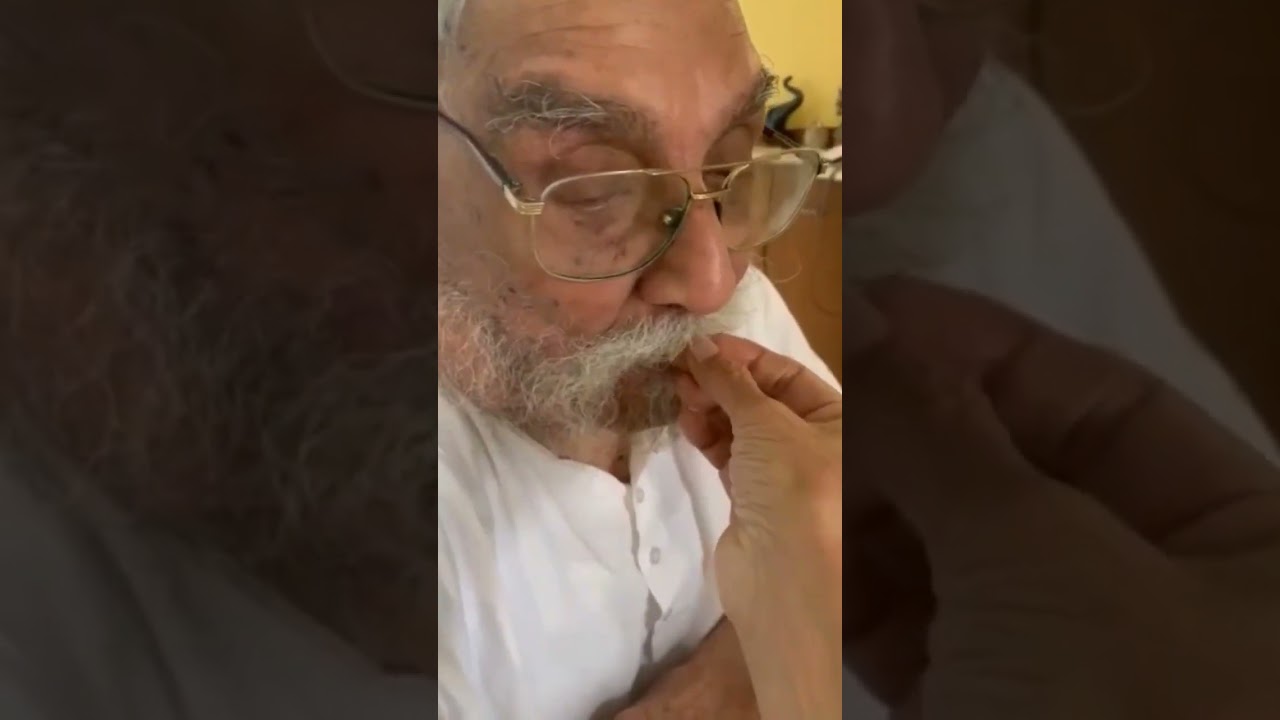 How fruitarians celeberate their family birthday.  92nd it’s still only fruits ! Healthy natural