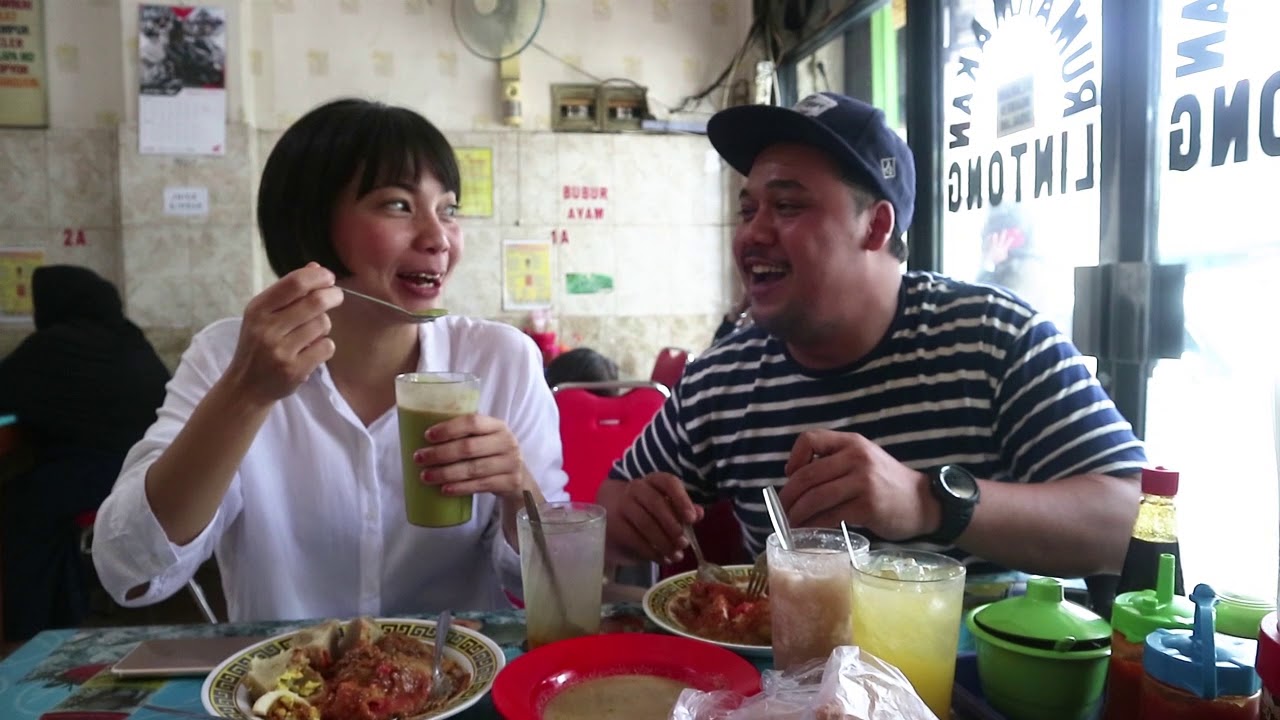 MAKANAN KHAS SERANG ( BAHAGIA SAJA DULU DIET NYA NANTI AJA ) 